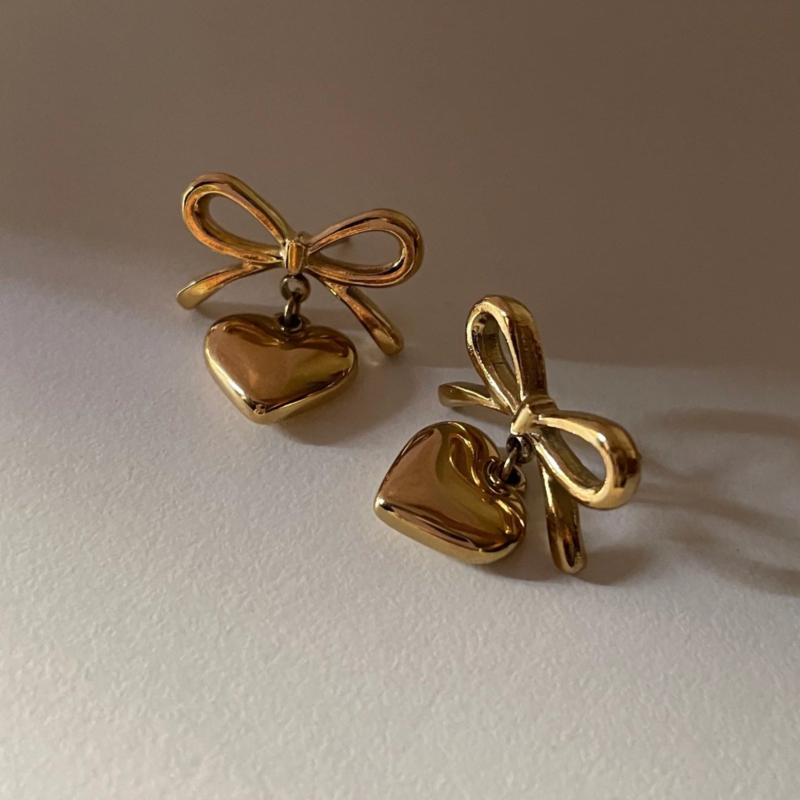 Bow heart Studs